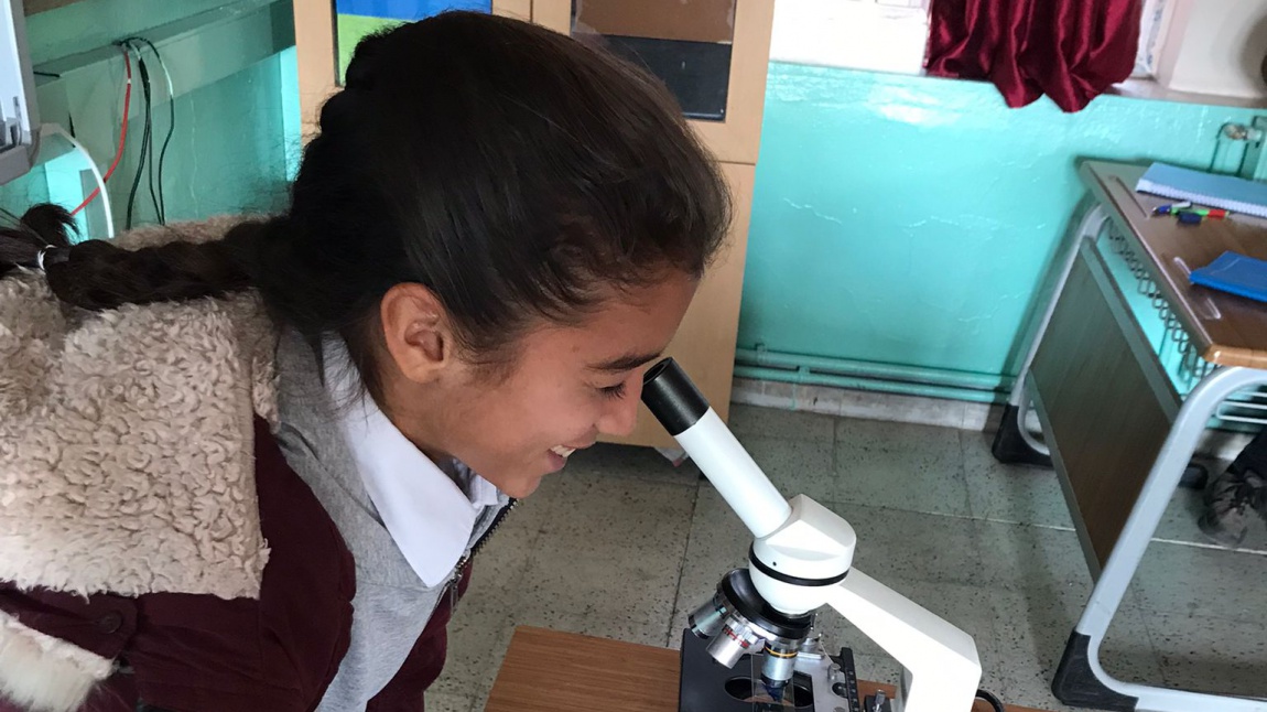 Öğrencilerimiz Mikroskopta Bitki Hücresi Gözlemledi 